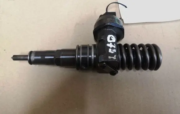 Volkswagen Polo Fuel injector 045130073T