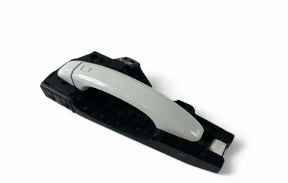 Audi A5 8T 8F Front door exterior handle 8T0837885