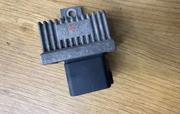Opel Vivaro Glow plug pre-heat relay 7700115078
