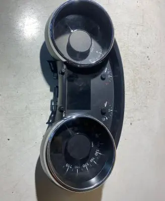 Peugeot 5008 Speedometer (instrument cluster) 69189260U 00322103 9676614480
