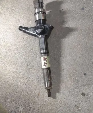 Nissan X-Trail T30 Fuel injector AW400AW4 09E11288