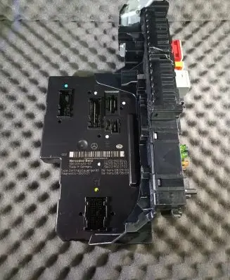 Mercedes-Benz E W212 SAM control unit A212900004