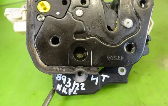 Audi A6 S6 C6 4F Front door lock 4F0839015