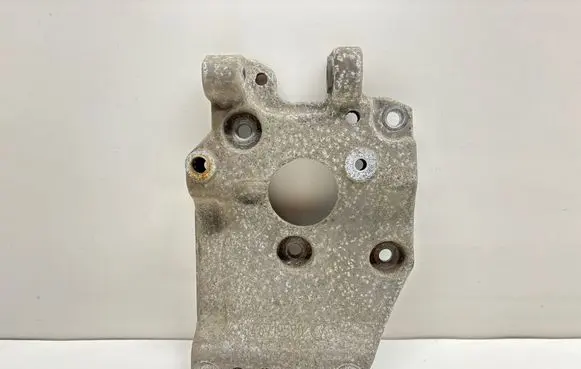 Volvo V50 A/C compressor mount bracket 9646719580