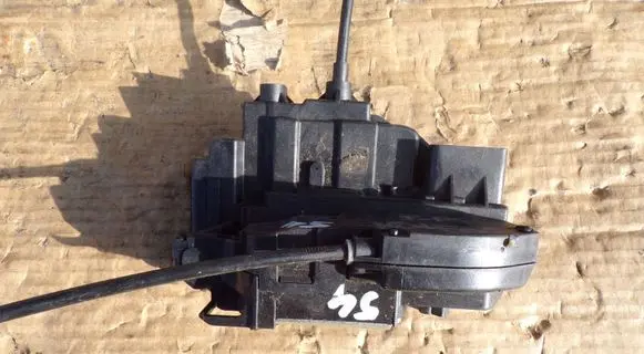 Renault Koleos I Front door lock