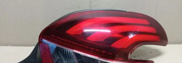 Peugeot 208 Rear/tail lights 98256011800