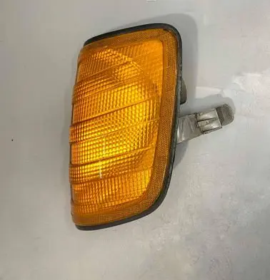 Mercedes-Benz E W124 Front indicator light 