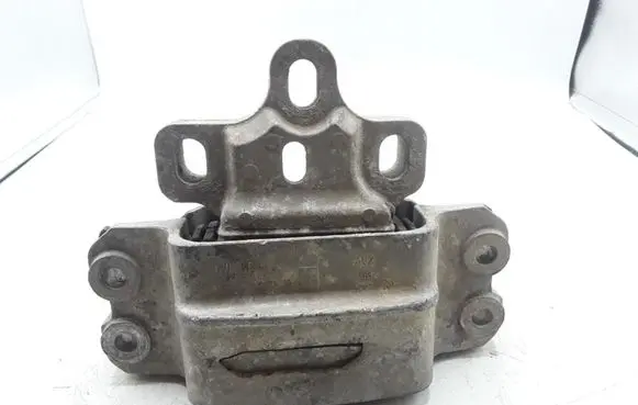 Volkswagen PASSAT B6 Engine mount bracket 3C0199555