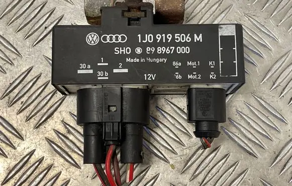 Skoda Fabia Mk1 (6Y) Coolant fan relay 1J0919506M