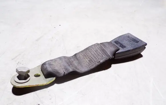 BMW 7 E38 Middle seatbelt buckle (rear) 8174360