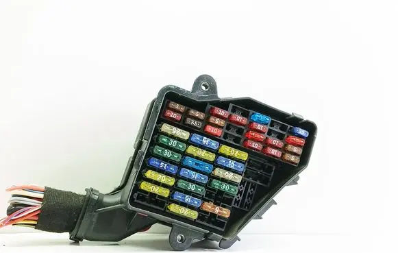 Audi A6 S6 C5 4B Fuse module