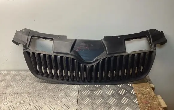 Skoda Fabia Mk2 (5J) Front bumper upper radiator grill 5J0853668