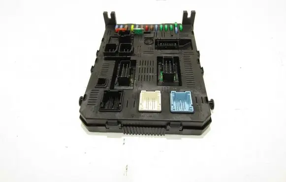 Peugeot 607 Fuse module 281133963A1
