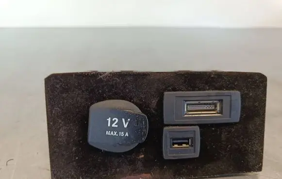 Mercedes-Benz CLS C218 X218 USB socket connector A2188202715 08122011 20075923