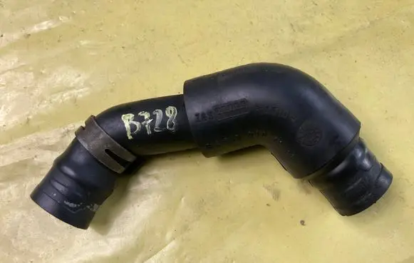 Mercedes-Benz B W245 Breather/breather pipe/hose A6400101282