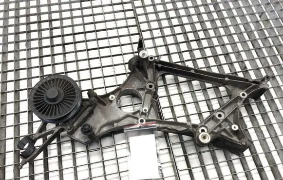 Mercedes-Benz GLK (X204) Engine mounting bracket A6512011109