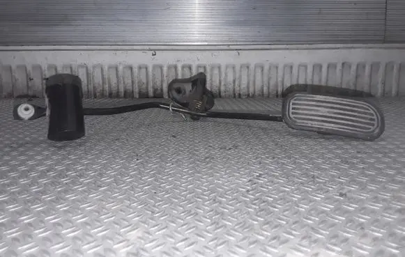 Toyota Avensis T250 Accelerator throttle pedal