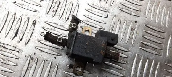 Volkswagen PASSAT B5 Vacuum valve 628906283F