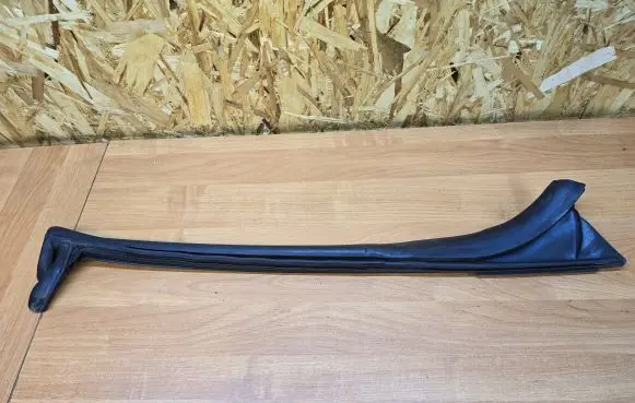 Volvo C70 Rubber seal rear door window/glass 