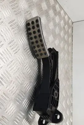 Mercedes-Benz R W251 Accelerator throttle pedal A1643000104