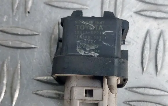Toyota RAV 4 (XA30) Glow plug pre-heat relay 2861067010