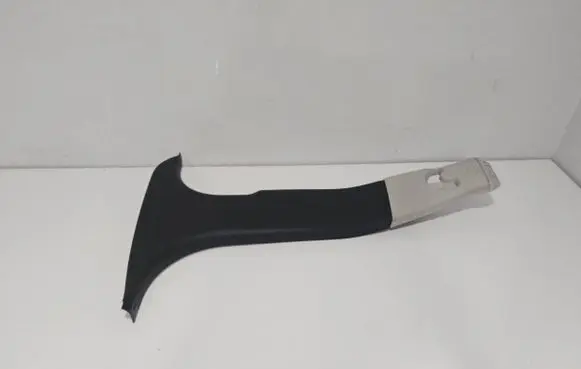 (B) pillar trim (bottom)