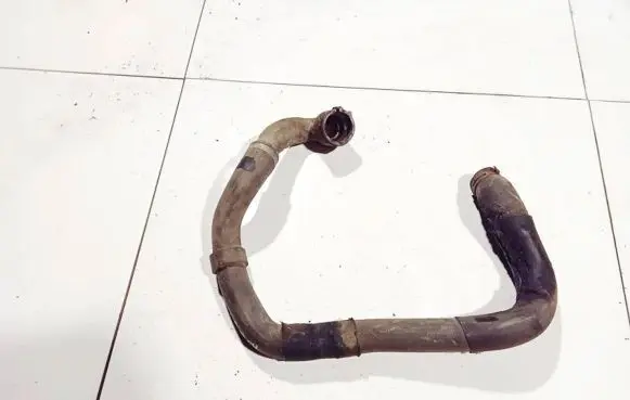 Volkswagen PASSAT B6 Engine coolant pipe/hose
