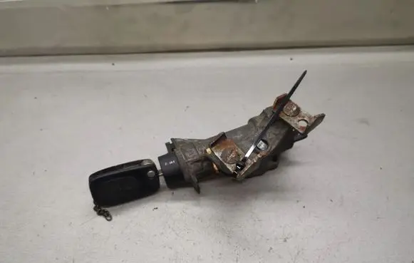 Volkswagen Golf IV Ignition lock 4B0905851A
