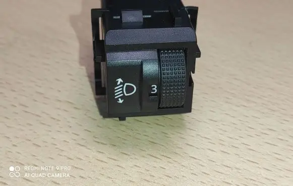 Citroen C3 Aircross Headlight level height control switch 98095437ZD