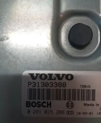 Volvo V70 Engine control unit/module P31303388 0281015286