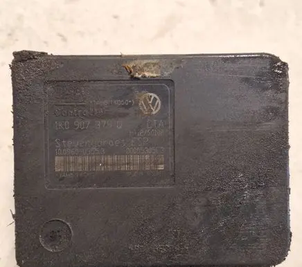 Volkswagen Golf V ABS Pump 1K0907379Q 00005305F3 10096003553