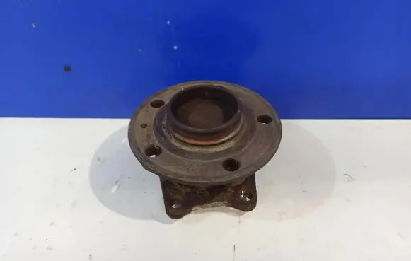 Volvo V70 Rear wheel hub REARLEFTWHEELHUB
