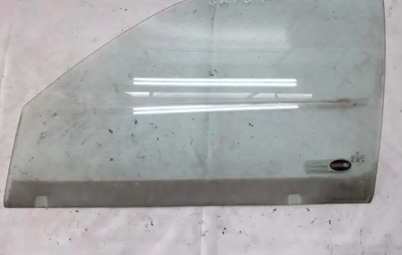 Volkswagen Golf III Front door window glass four-door 
