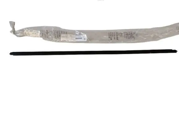 BMW 4 F32 F33 Front door glass trim molding 7279774 5137279774