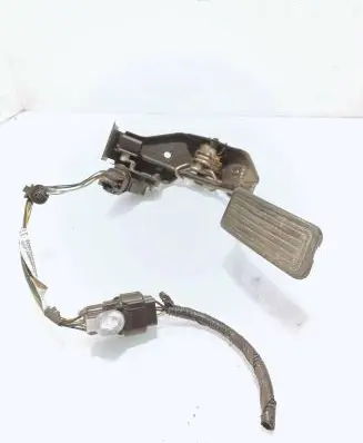 Toyota Corolla E120 E130 Accelerator throttle pedal 8222302030