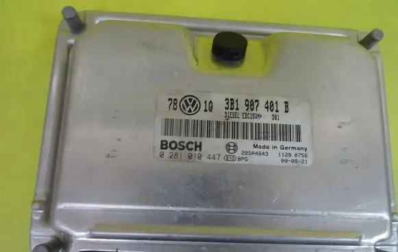 Volkswagen PASSAT B5 Engine control unit/module 3B1907401B