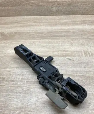 Renault Laguna II Front door exterior handle/bracket 8200008431