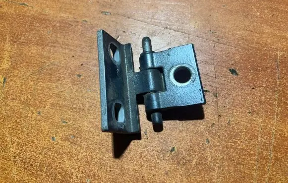 Volvo V70 Rear door lower hinge