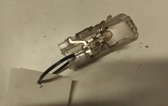 Peugeot 607 Glove box light