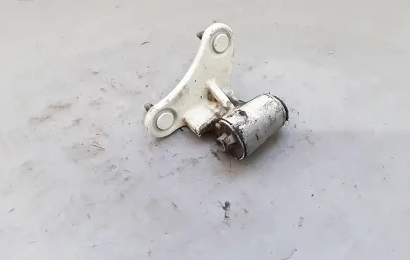 Mercedes-Benz C W204 Front door lower hinge 0806