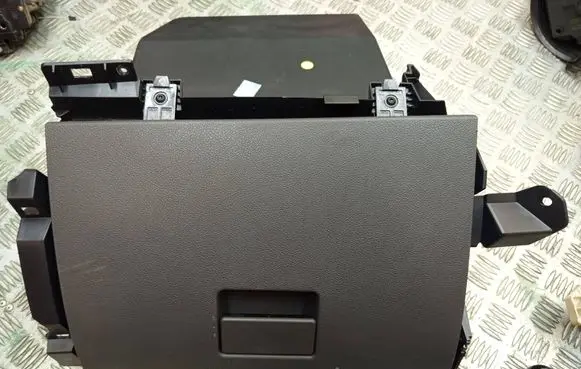 Ford Focus C-MAX Glove box 3M51R06044A