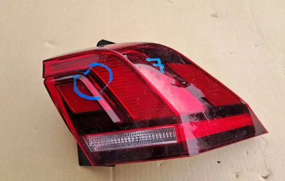 Volkswagen Tiguan Rear/tail lights 5NA945096D 00686382 2SD01241902