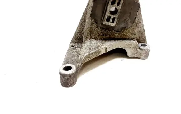 Engine mount bracket