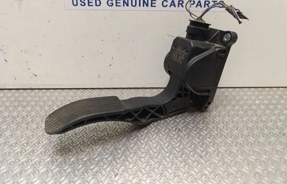 Mercedes-Benz V Class W447 Accelerator throttle pedal A9063000304 0280755025 ZGS0130018