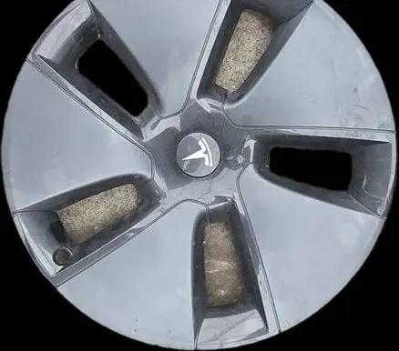 Tesla Model 3 R18 wheel hub/cap/trim 