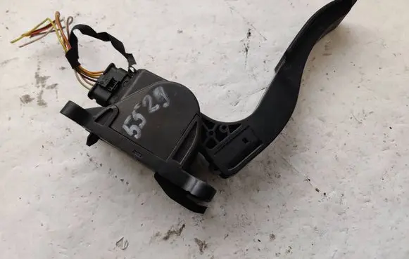 Mercedes-Benz Sprinter W906 Accelerator throttle pedal A9063000304 0280755025 ZGS0090012