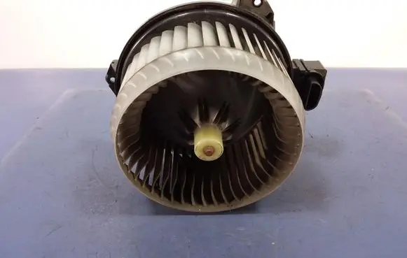Toyota Yaris Heater fan/blower AV272700-0311