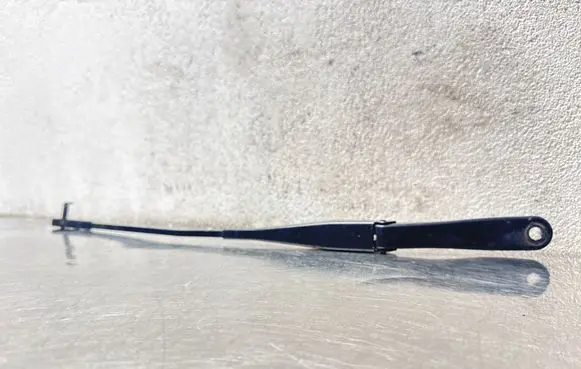 Opel Astra H Front wiper blade arm 13111220