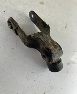 Peugeot 307 Engine mount bracket