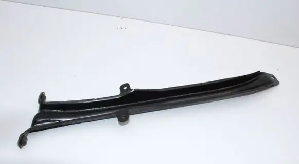 Mercedes-Benz C W204 Other engine bay part A2046280024